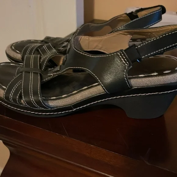 Naturalizer Wedge Sandals - Picture 2 of 4